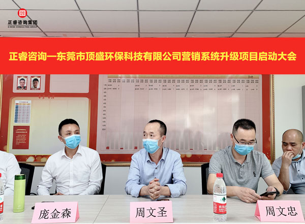 總經(jīng)理周文圣（左）、副總經(jīng)理周文忠（右）