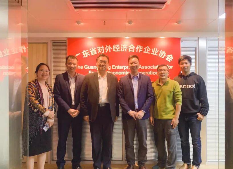 2 月 10 日 廣東省對外經(jīng)濟(jì)合作企業(yè)協(xié)會駐莫斯科代表處首席代表&俄羅斯粵商會會長孫繼業(yè)、秘書長于超先、秘書長李欽武、正睿咨詢集團(tuán)商業(yè)服務(wù)中心總經(jīng)理武文盛（左3）、項(xiàng)目總監(jiān)譚懿（左2）合影