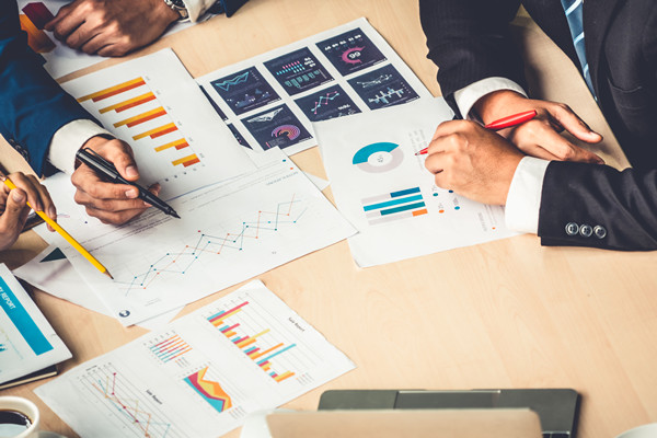 幫助企業(yè)應(yīng)對變革挑戰(zhàn)，實(shí)現(xiàn)組織轉(zhuǎn)型與優(yōu)化