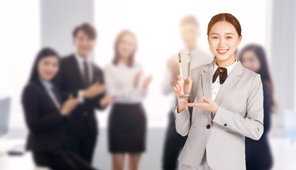 深入了解行業(yè)趨勢，優(yōu)化企業(yè)戰(zhàn)略決策