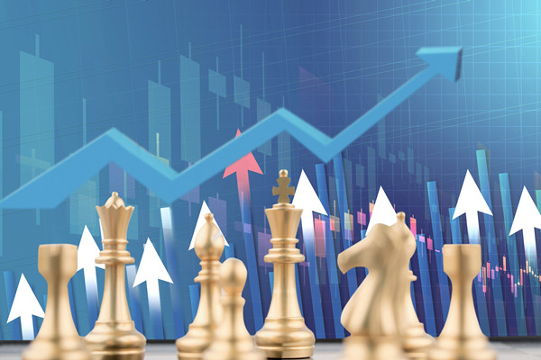 全面評估戰(zhàn)略風(fēng)險，及時調(diào)整戰(zhàn)略方向