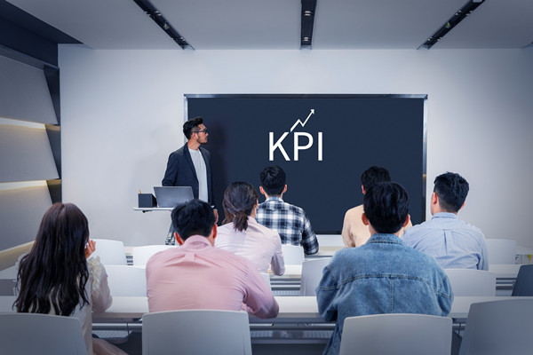 薪酬調(diào)整策略：依據(jù)市場(chǎng)變化，靈活調(diào)整薪酬體系