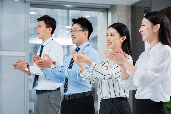 目標設定與追蹤：明確目標，確?？冃н_成