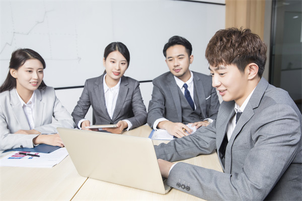 薪酬與員工發(fā)展：促進員工成長，提高工作動力