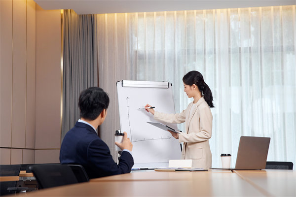 創(chuàng)新薪酬管理模式，構(gòu)建高效激勵與留任新機(jī)制