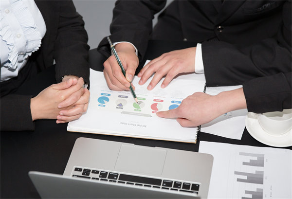 集團(tuán)戰(zhàn)略規(guī)劃和年度經(jīng)營計劃不匹配怎么辦？