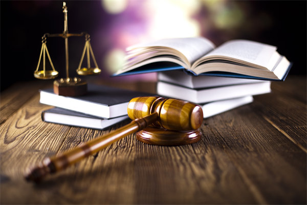 結(jié)合實(shí)際，談?wù)勂髽I(yè)在戰(zhàn)略薪酬設(shè)計(jì)時(shí)要注意哪些問題？