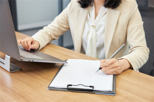 企業(yè)的發(fā)展戰(zhàn)略不僅僅是老板一個(gè)人的問題，還有誰(shuí)？