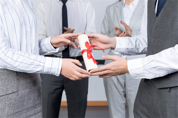 人力資源激勵機(jī)制的物質(zhì)激勵與非物質(zhì)激勵怎么運(yùn)用？