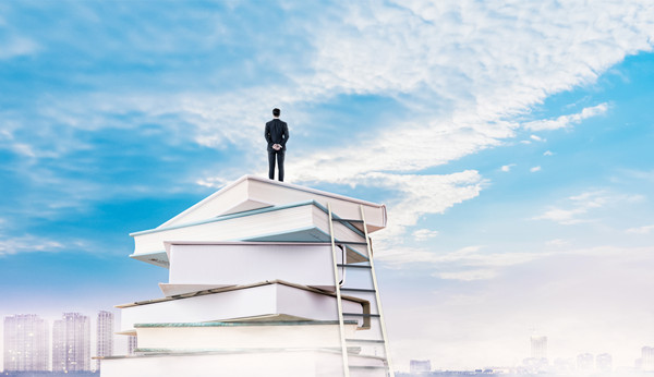 年度經(jīng)營計劃中如何平衡短期收益與長期戰(zhàn)略投資？