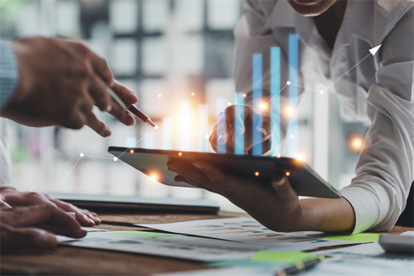 年度經(jīng)營計劃中，如何強(qiáng)化成本控制與提升運(yùn)營效率？