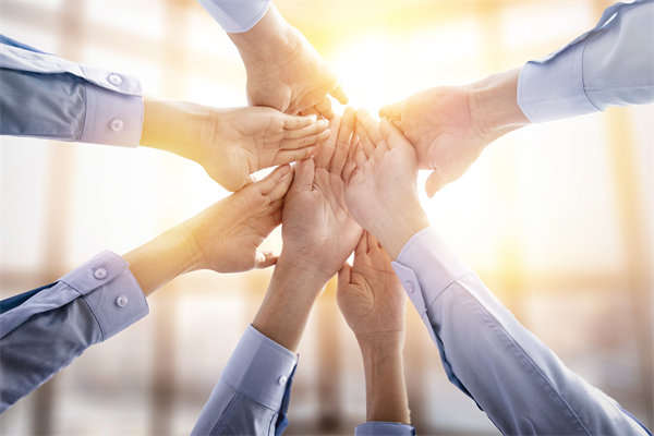 企業(yè)文化重塑：咨詢?nèi)绾瓮诰虿⑺茉旌诵膬r值？