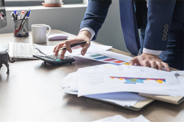 行業(yè)變革下，薪酬調(diào)整策略如何緊跟市場(chǎng)步伐？