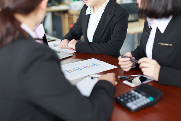 薪酬績效管理中的溝通障礙如何克服，增強(qiáng)員工信任感？