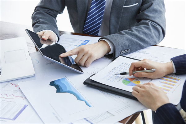 薪酬管理如何平衡內(nèi)部公平與外部市場競爭力？