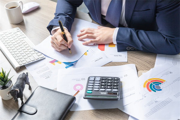 利用大數(shù)據(jù)與AI優(yōu)化績效管理流程，提升決策效率！