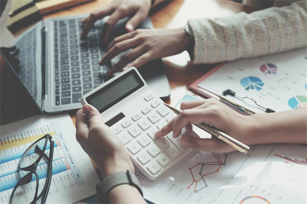 面對(duì)經(jīng)濟(jì)新常態(tài)，企業(yè)如何靈活調(diào)整預(yù)算策略？