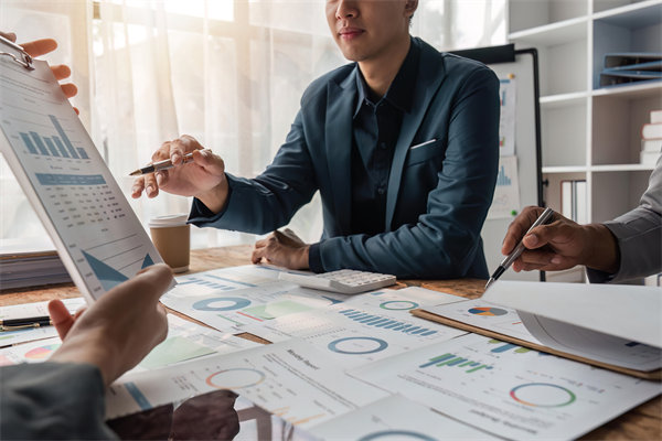 如何利用數(shù)據(jù)分析優(yōu)化年度經(jīng)營決策，實現(xiàn)精準(zhǔn)管理？