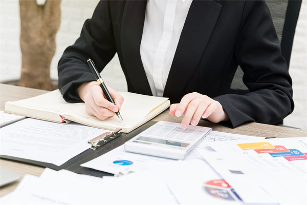 集團(tuán)如何通過管控優(yōu)化實(shí)現(xiàn)成本降低與效益提升？