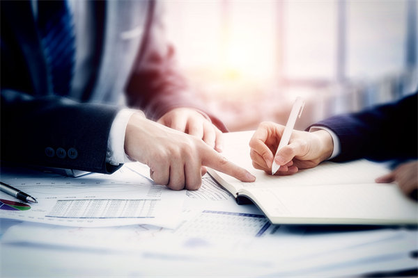 面對業(yè)績波動，企業(yè)如何靈活調(diào)整績效評價標準？