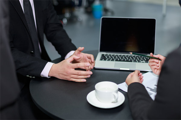 面對業(yè)績波動，企業(yè)如何靈活調(diào)整績效評價標準？