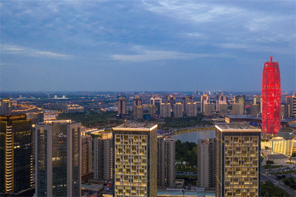 管理咨詢?nèi)绾沃︵嵵葜行∑髽I(yè)突破發(fā)展瓶頸？