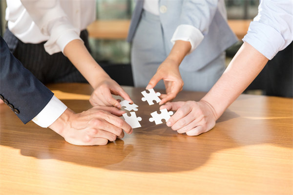 如何構(gòu)建全面的預(yù)算監(jiān)控體系，及時(shí)發(fā)現(xiàn)并糾正偏差？