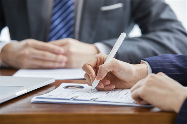 招聘新趨勢：企業(yè)如何精準定位并吸引頂尖人才？