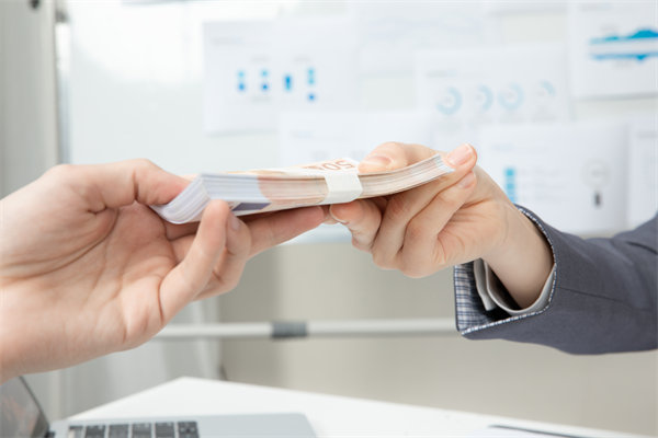 績效獎金與激勵機制如何設(shè)計，才能最大化激勵效果？