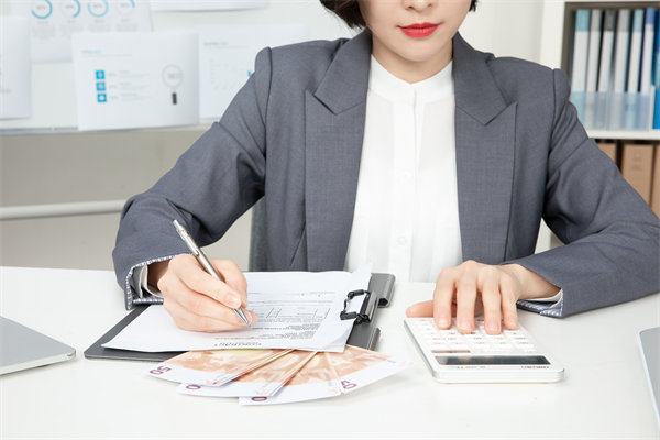 企業(yè)戰(zhàn)略轉(zhuǎn)型的關(guān)鍵成功因素與風(fēng)險(xiǎn)規(guī)避策略何在？