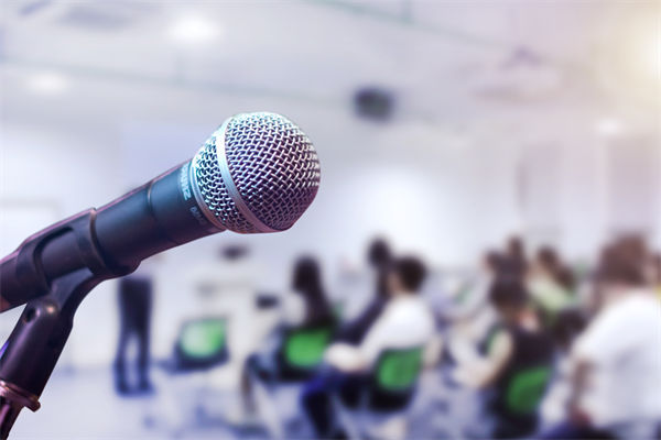 如何確保薪酬績效體系公平透明，增強(qiáng)員工信任？