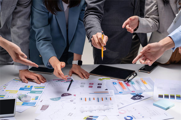 在跨部門預算協(xié)調(diào)中，如何克服溝通障礙，達成共識？