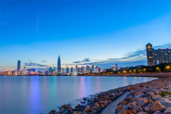 深圳戰(zhàn)略咨詢公司如何幫助企業(yè)制定長(zhǎng)遠(yuǎn)發(fā)展藍(lán)圖？