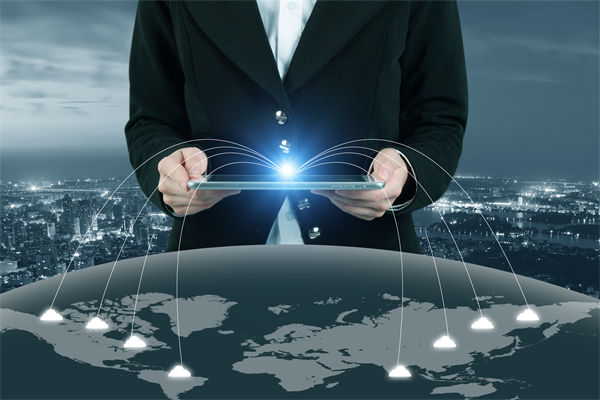 跨國(guó)企業(yè)如何管理文化差異以實(shí)現(xiàn)全球戰(zhàn)略協(xié)同？