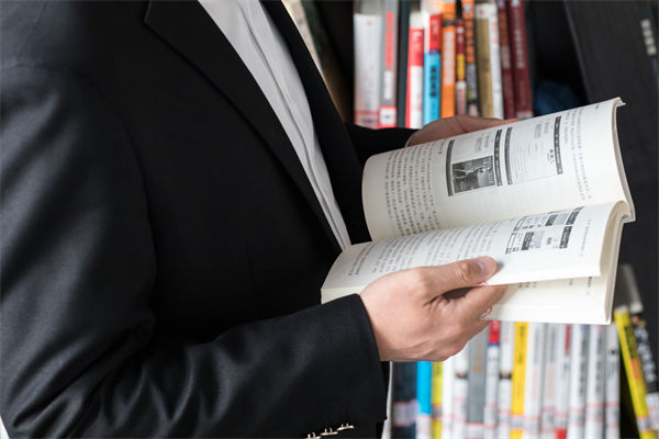 在快速變化的市場中，集團管控如何保持靈活性？