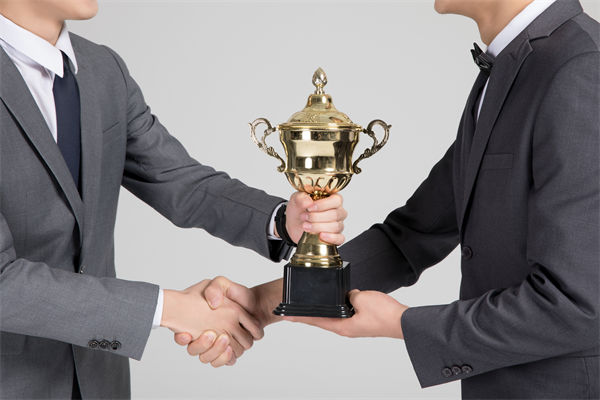 在薪酬談判中，如何把握員工的心理預(yù)期和企業(yè)底線？