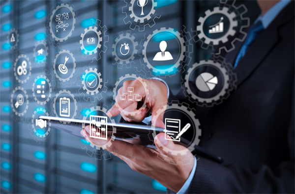 集團(tuán)管控過程中，如何確保信息的準(zhǔn)確傳遞與共享？