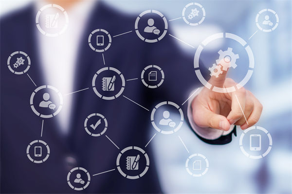 集團管控過程中，如何確保信息的準確傳遞與共享？