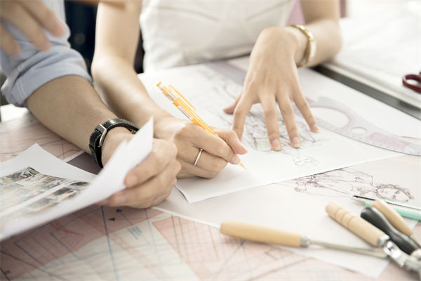 個性化定制需求，制造業(yè)如何快速響應(yīng)并優(yōu)化生產(chǎn)流程？