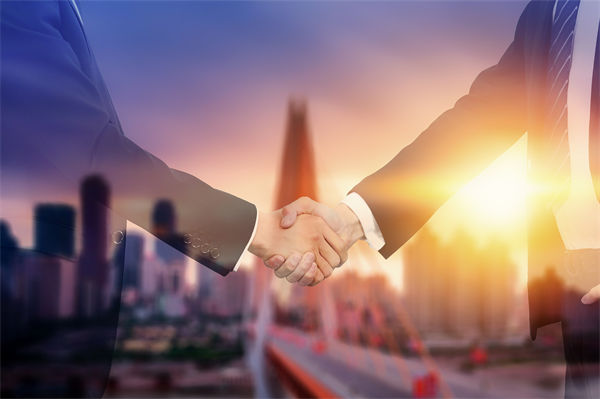 品牌戰(zhàn)略管理中，如何有效應(yīng)對市場變化與消費(fèi)者需求？