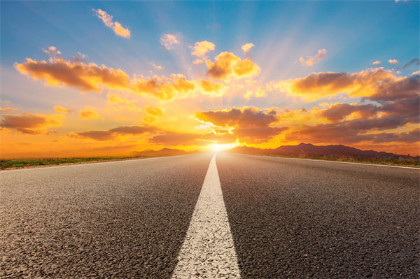 兩會(huì)熱議破解企業(yè)“生長(zhǎng)痛”，對(duì)企業(yè)戰(zhàn)略管理有何啟示？