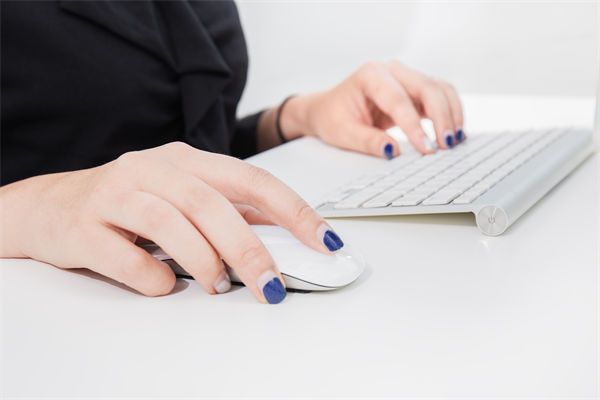 女子工資4600每天花近百元通勤上班，人力資源怎么看？