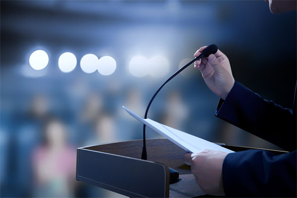 大降對華關(guān)稅，特朗普為何轉(zhuǎn)彎？制造業(yè)怎么看？