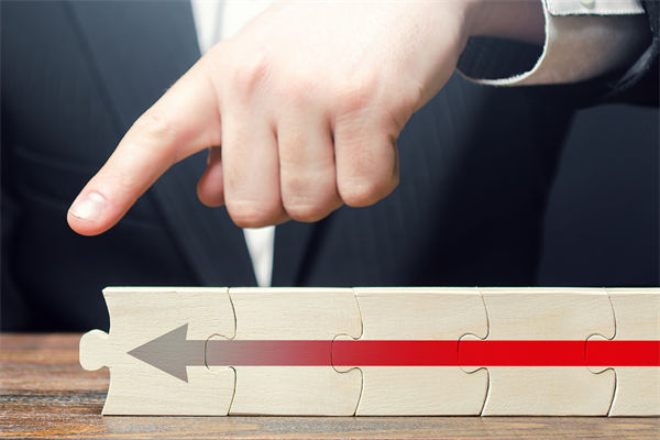 戰(zhàn)略執(zhí)行層層衰減，集團(tuán)管控如何確保目標(biāo)精準(zhǔn)落地？