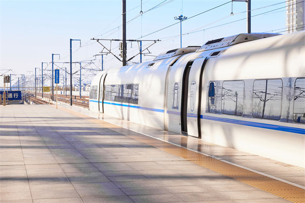 美國為什么沒有中國那樣的高鐵？是哪些方面限制了？