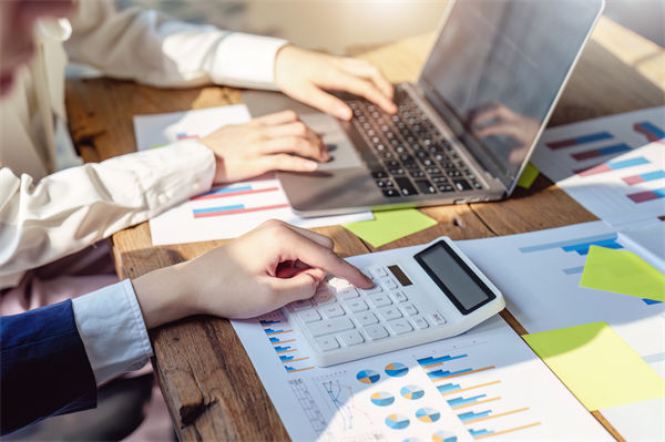 榴蓮價(jià)格暴跌50%，有人買(mǎi)了50箱，預(yù)算管理怎么看？