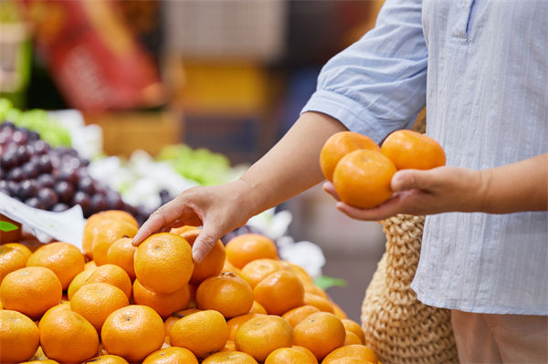 榴蓮價(jià)格暴跌50%，有人買(mǎi)了50箱，預(yù)算管理怎么看？