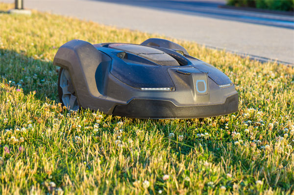 國(guó)產(chǎn)割草機(jī)器人走俏海外，企業(yè)數(shù)字化有何啟示？