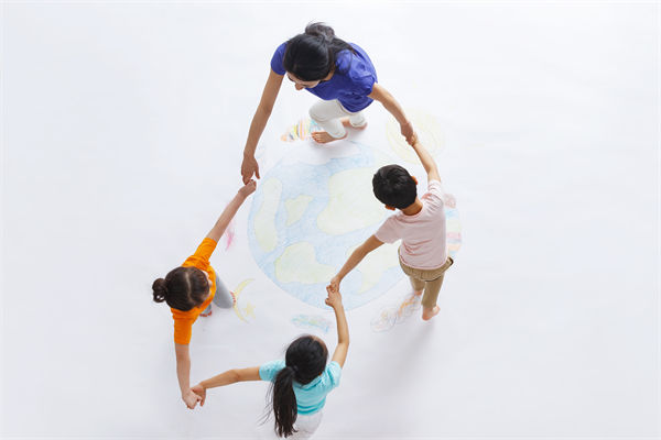 別讓盲卡盲盒“收割”孩子，關(guān)聯(lián)企業(yè)戰(zhàn)略怎么看？