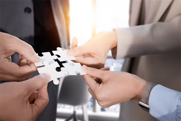 把頂層設(shè)計和問計于民統(tǒng)一起來，對企業(yè)戰(zhàn)略的啟示